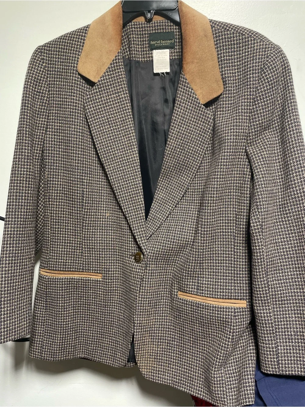 Harve Benard Brown Houndstooth Blazer with Tan Suede Collar
